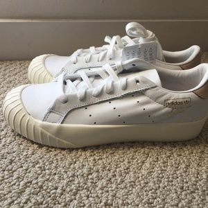 BRAND NEW! Adidas Everlyn W White Sneakers